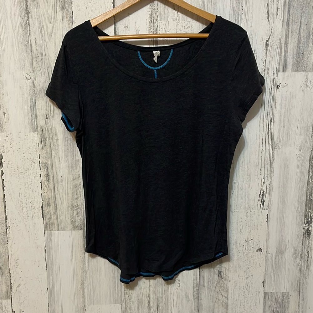 B3-  Under Armour dark grey fitted tshirt athletic sport headgear large lg L